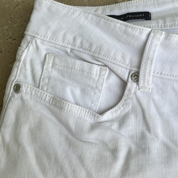 EUC NYDJ white denim Marilyn Straight capris - Picture 3 of 15